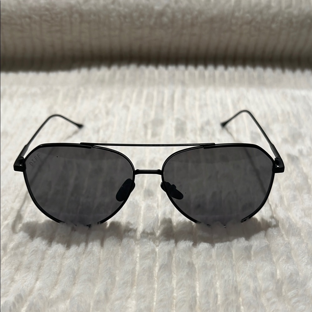 Stylish Black Aviator Sunglasses